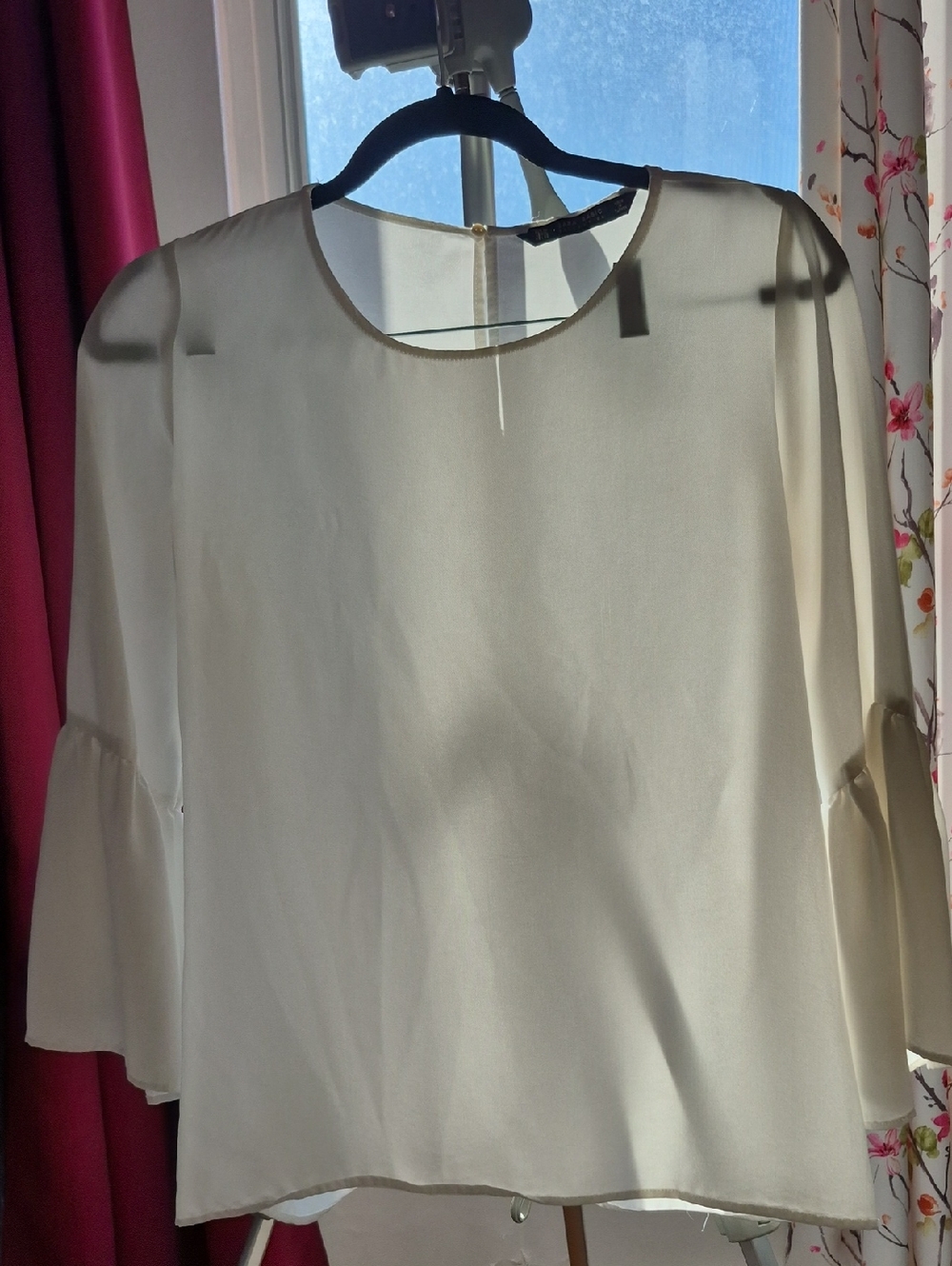 Medium-Large / No Stretch Zara Cream Bell Sleeve European Classic Blouse